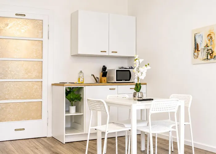 Modern In Wiener Stadthalle Area Apartamento